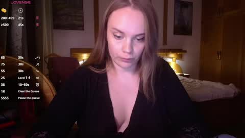 Lana online show from May 2026 07:18:01 PM