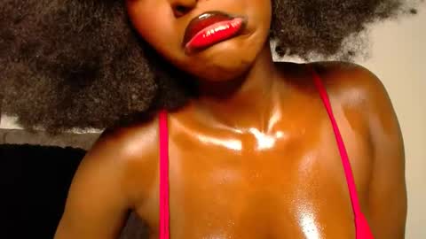 Snapshot of wet_wife_material chatting on February 2025 11:27:02 AM Macey online show from February 2025 11:27:02 AM