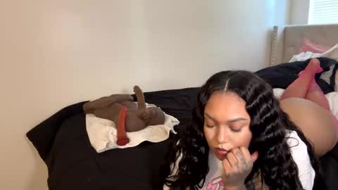 Snapshot of wetcreamerr chatting on November 2025 09:16:02 PM SheSquirts online show from November 2025 09:16:02 PM