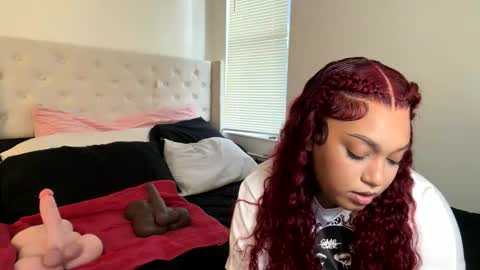 Snapshot of wetcreamerr chatting on December 2025 09:42:01 PM SheSquirts online show from December 2025 09:42:01 PM