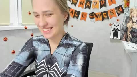 Snapshot of wetcrybaby chatting on October 2025 11:53:01 PM Sonya online show from October 2025 11:53:01 PM