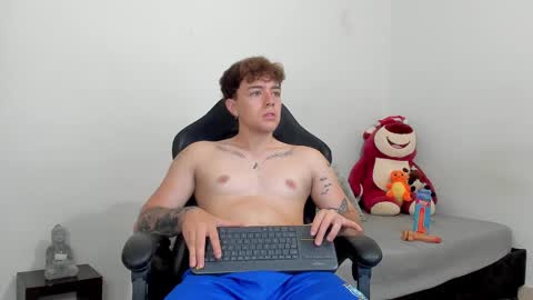 Snapshot of white_jacob chatting on March 2025 01:00:02 AM Camilo R online show from March 2025 01:00:02 AM