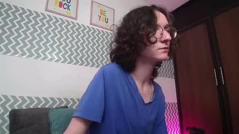 white_king4 online show from October 2025 02:47:02 PM