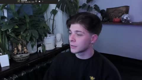 Gus online show from November 2025 09:38:02 PM