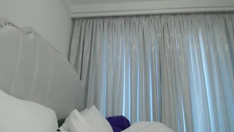 whitenightandqueen online show from May 2026 07:03:02 AM