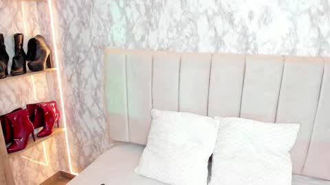 whitneyyfox online show from September 2025 12:27:01 AM