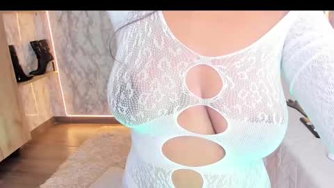 whitneyyfox online show from March 2026 04:56:01 PM