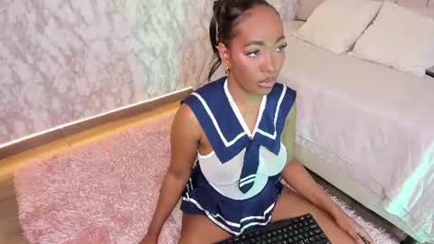 whitneyyfox online show from June 2026 07:35:02 AM