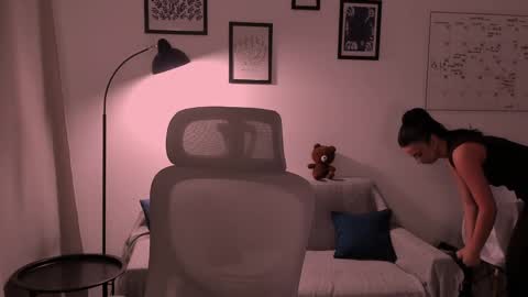 whoislulu online show from April 2026 05:47:01 PM