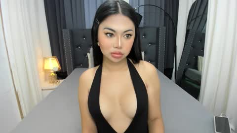 Snapshot of whoss_sofia chatting on November 2025 05:23:02 AM Sofia online show from November 2025 05:23:02 AM