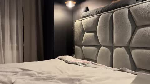 Snapshot of why_____not chatting on March 2026 07:18:02 PM Alice online show from March 2026 07:18:02 PM