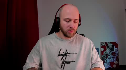 Snapshot of why_you_so_serious chatting on December 2024 04:18:01 PM VI online show from December 2024 04:18:01 PM