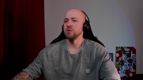 Snapshot of why_you_so_serious chatting on December 2024 05:32:01 PM VI online show from December 2024 05:32:01 PM