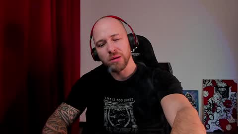 Snapshot of why_you_so_serious chatting on December 2024 04:37:01 PM VI online show from December 2024 04:37:01 PM