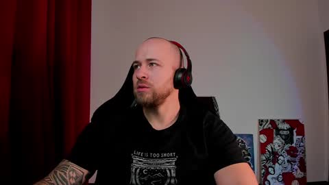 Snapshot of why_you_so_serious chatting on December 2024 07:42:02 PM VI online show from December 2024 07:42:02 PM