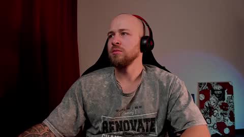 Snapshot of why_you_so_serious chatting on December 2024 09:51:01 PM VI online show from December 2024 09:51:01 PM