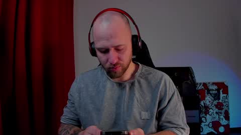 Snapshot of why_you_so_serious chatting on December 2024 03:06:02 PM VI online show from December 2024 03:06:02 PM