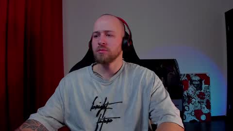 Snapshot of why_you_so_serious chatting on December 2024 07:03:02 PM VI online show from December 2024 07:03:02 PM