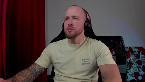 Snapshot of why_you_so_serious chatting on January 2025 04:06:02 PM VI online show from January 2025 04:06:02 PM