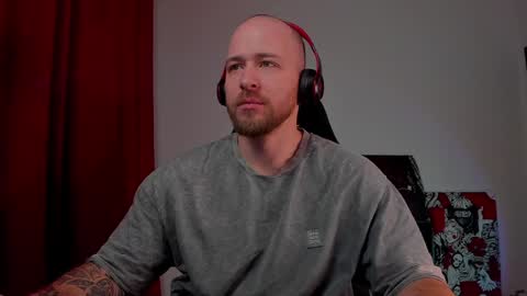 Snapshot of why_you_so_serious chatting on January 2025 04:18:01 PM VI online show from January 2025 04:18:01 PM