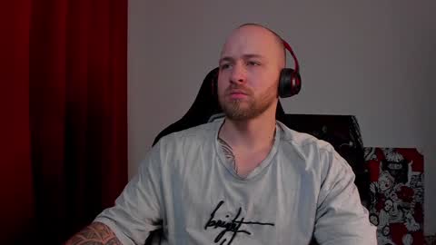 Snapshot of why_you_so_serious chatting on January 2025 09:19:01 PM VI online show from January 2025 09:19:01 PM