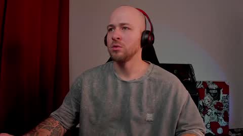 Snapshot of why_you_so_serious chatting on January 2025 03:58:01 PM VI online show from January 2025 03:58:01 PM