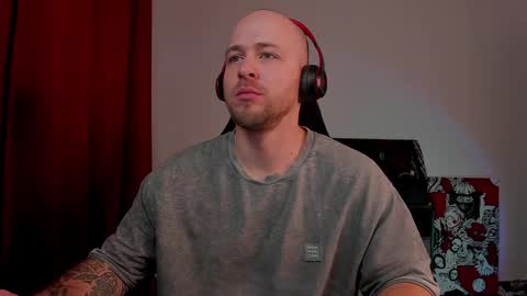 Snapshot of why_you_so_serious chatting on January 2025 07:00:02 PM VI online show from January 2025 07:00:02 PM