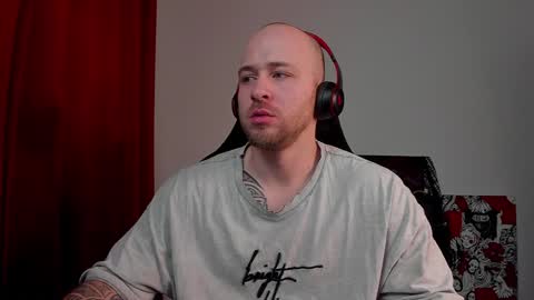 Snapshot of why_you_so_serious chatting on January 2025 06:32:02 PM VI online show from January 2025 06:32:02 PM