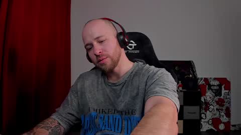 Snapshot of why_you_so_serious chatting on February 2025 03:47:01 PM VI online show from February 2025 03:47:01 PM