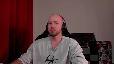 Snapshot of why_you_so_serious chatting on March 2025 07:11:02 PM VI online show from March 2025 07:11:02 PM