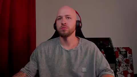 Snapshot of why_you_so_serious chatting on March 2025 10:45:02 PM VI online show from March 2025 10:45:02 PM