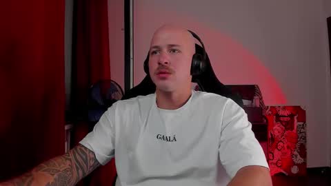 Snapshot of why_you_so_serious chatting on September 2025 07:16:01 PM VI online show from September 2025 07:16:01 PM