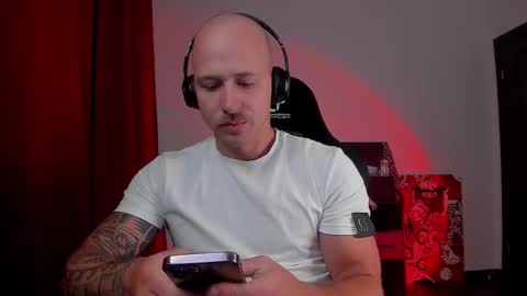 Snapshot of why_you_so_serious chatting on September 2025 05:47:02 PM VI online show from September 2025 05:47:02 PM