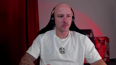 Snapshot of why_you_so_serious chatting on September 2025 06:54:01 PM VI online show from September 2025 06:54:01 PM