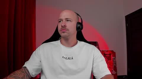 Snapshot of why_you_so_serious chatting on September 2025 04:12:02 PM VI online show from September 2025 04:12:02 PM