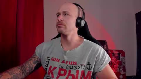 Snapshot of why_you_so_serious chatting on October 2025 08:28:02 PM VI online show from October 2025 08:28:02 PM