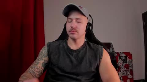 Snapshot of why_you_so_serious chatting on October 2025 04:19:01 PM VI online show from October 2025 04:19:01 PM