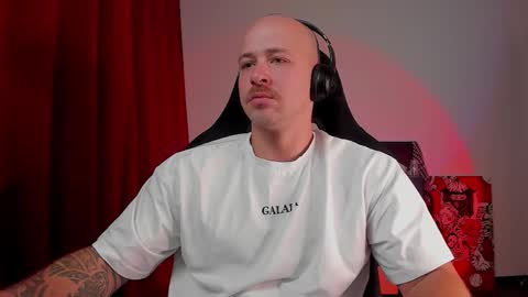 Snapshot of why_you_so_serious chatting on October 2025 04:51:01 PM VI online show from October 2025 04:51:01 PM