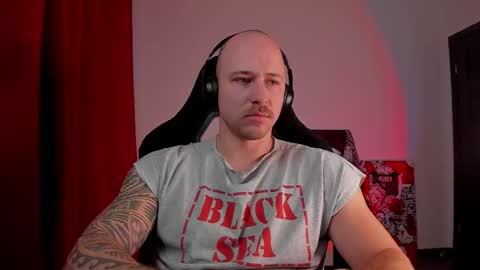 Snapshot of why_you_so_serious chatting on October 2025 04:51:02 PM VI online show from October 2025 04:51:02 PM