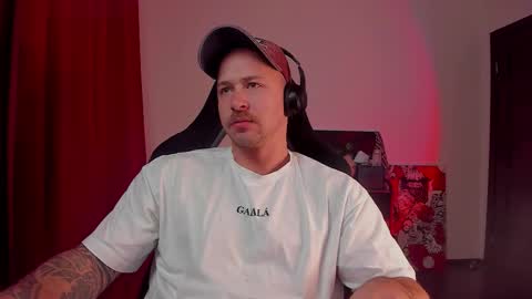 Snapshot of why_you_so_serious chatting on October 2025 05:31:02 PM VI online show from October 2025 05:31:02 PM