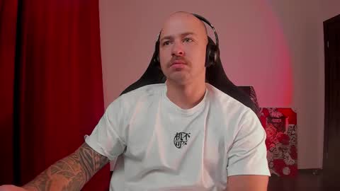 Snapshot of why_you_so_serious chatting on October 2025 05:30:01 PM VI online show from October 2025 05:30:01 PM