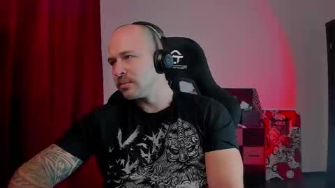 Snapshot of why_you_so_serious chatting on October 2025 06:45:02 PM VI online show from October 2025 06:45:02 PM