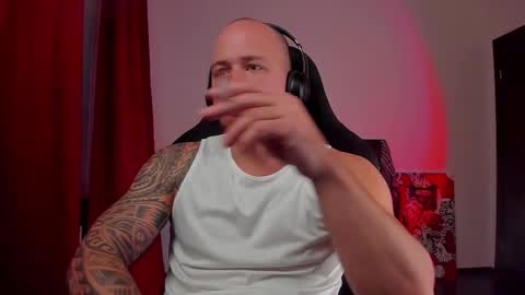 Snapshot of why_you_so_serious chatting on October 2025 06:10:02 PM VI online show from October 2025 06:10:02 PM