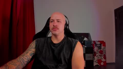 Snapshot of why_you_so_serious chatting on October 2025 06:30:02 PM VI online show from October 2025 06:30:02 PM