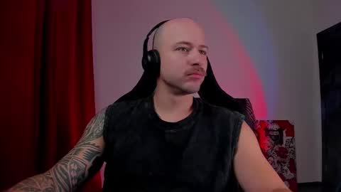 Snapshot of why_you_so_serious chatting on November 2025 04:09:02 PM VI online show from November 2025 04:09:02 PM