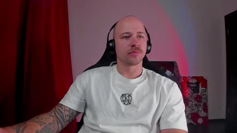 Snapshot of why_you_so_serious chatting on November 2025 03:57:01 PM VI online show from November 2025 03:57:01 PM