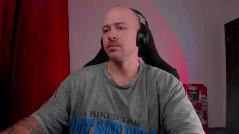 Snapshot of why_you_so_serious chatting on November 2025 05:34:01 PM VI online show from November 2025 05:34:01 PM