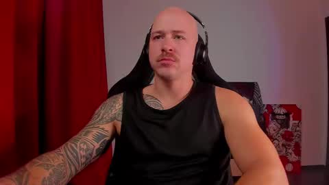 Snapshot of why_you_so_serious chatting on November 2025 05:13:01 PM VI online show from November 2025 05:13:01 PM