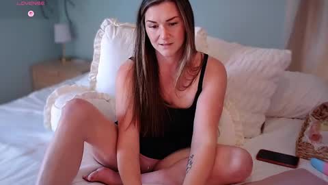 Snapshot of wickedwifexo chatting on April 2026 03:46:01 PM WickedWifeXO online show from April 2026 03:46:01 PM