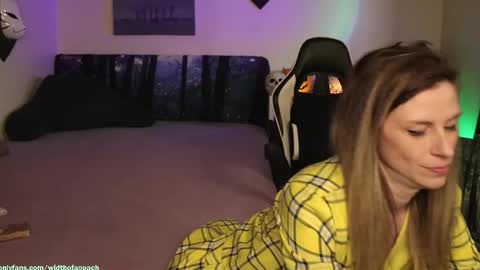 Snapshot of widthofapeach chatting on November 2025 07:43:02 AM Gretchen Jimmy online show from November 2025 07:43:02 AM